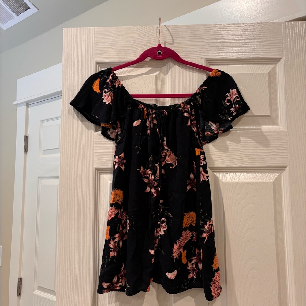 Knot sisters - LIKE NEW off the shoulder top. SZ: Medium